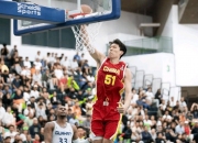 九游娱乐官方网站-包含杨瀚森NBA新定妆照发布：身披开拓者16号红袍，张开双臂迎接新赛季的词条