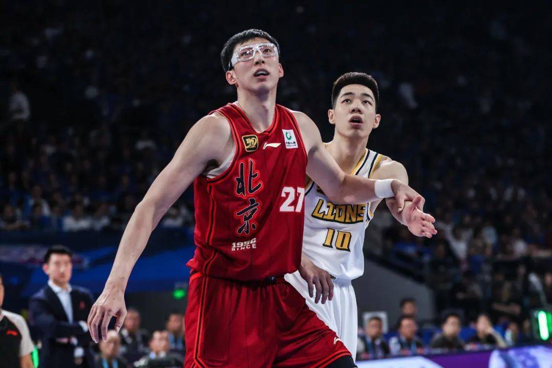 北京男篮对阵大连队，全队备战意志坚定(北京男篮对阵大连队,全队备战意志坚定不移)