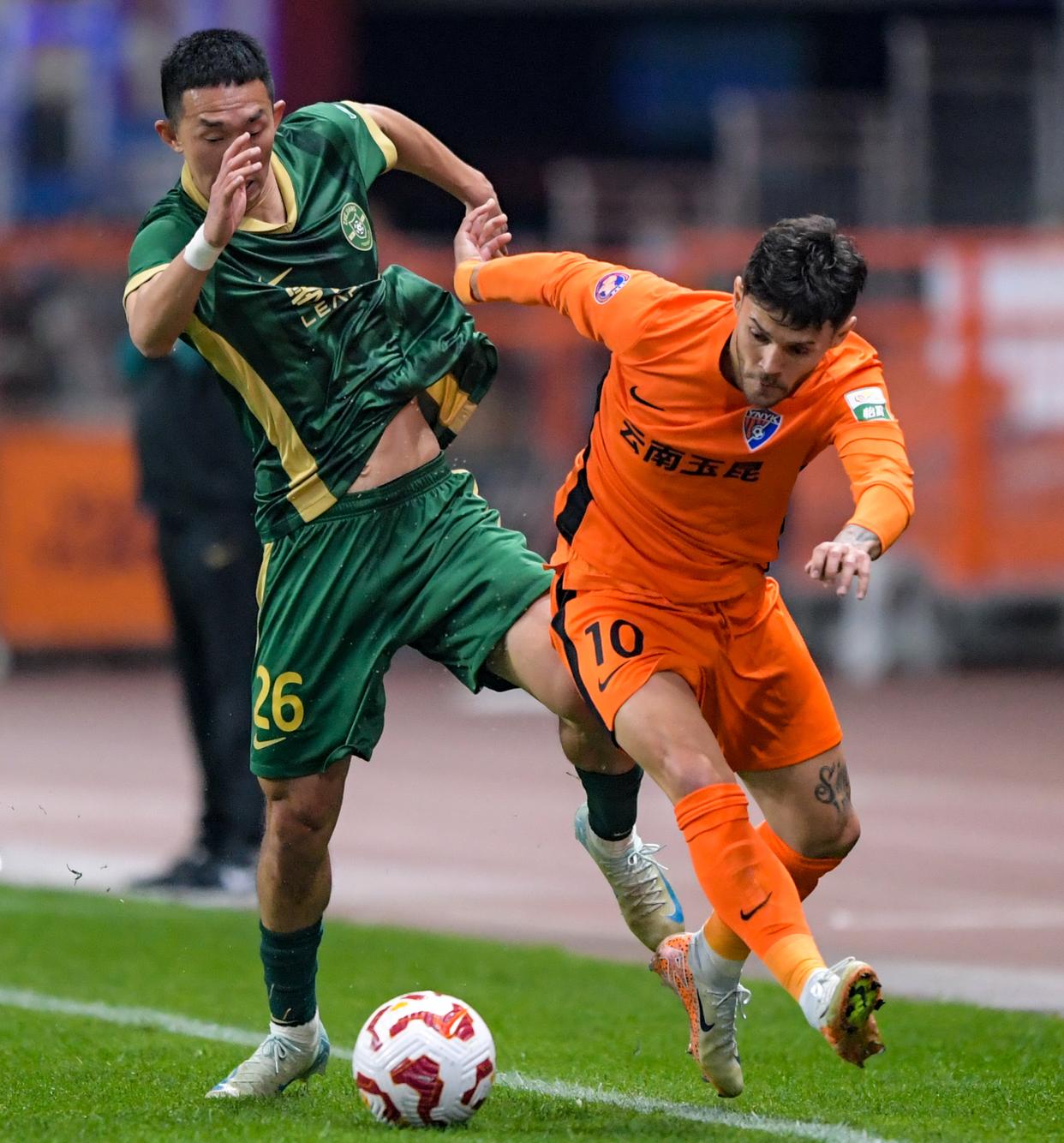 中超-何超乌龙送礼恩里克中点玉昆2-1逆转河南