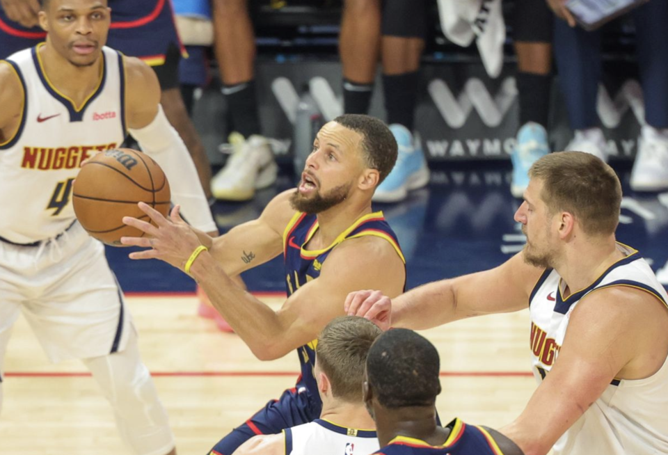 NBA青年球员备战季后赛，训练氛围浓厚
