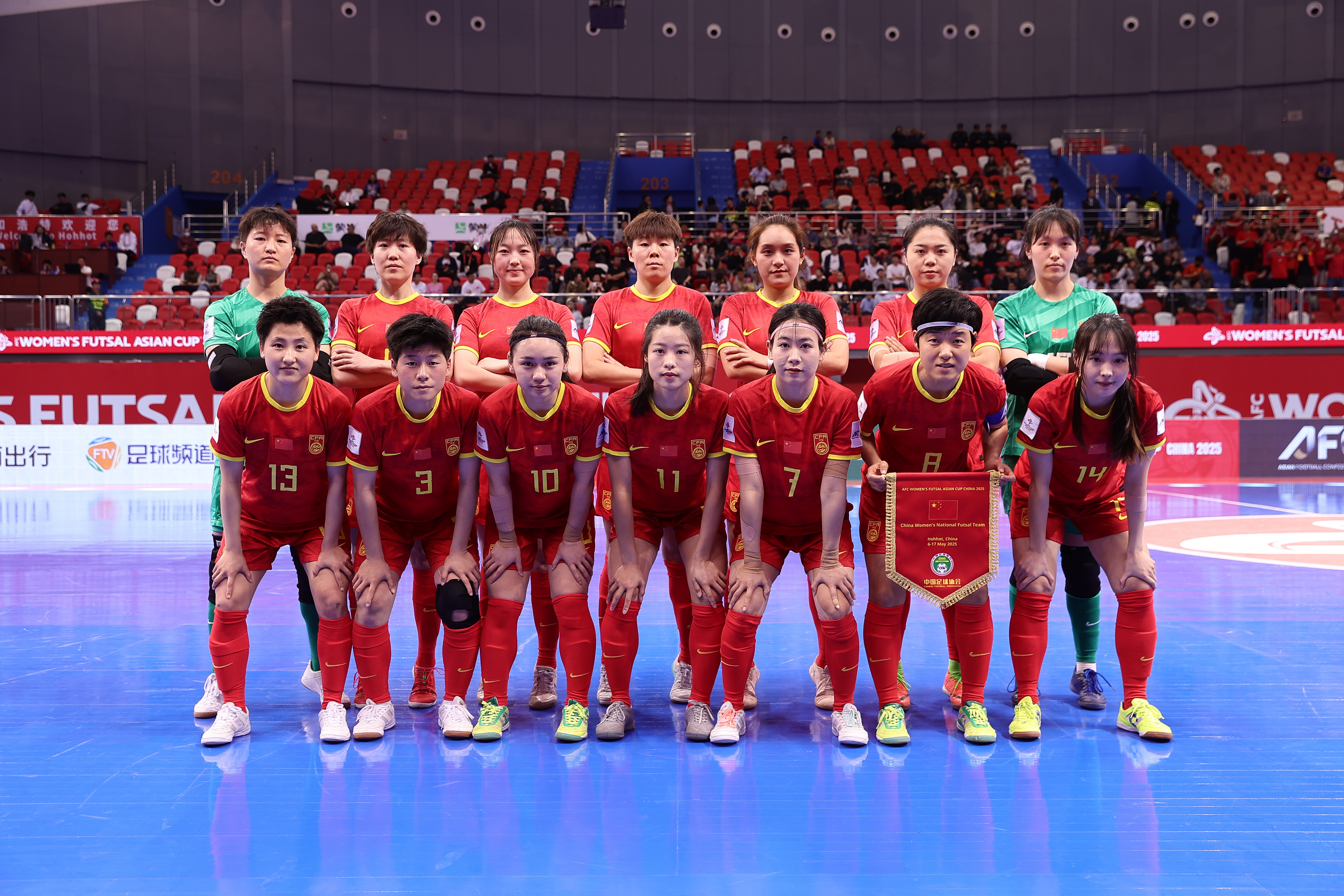 包含体坛热点：女足比赛中教练团队备受关注的词条